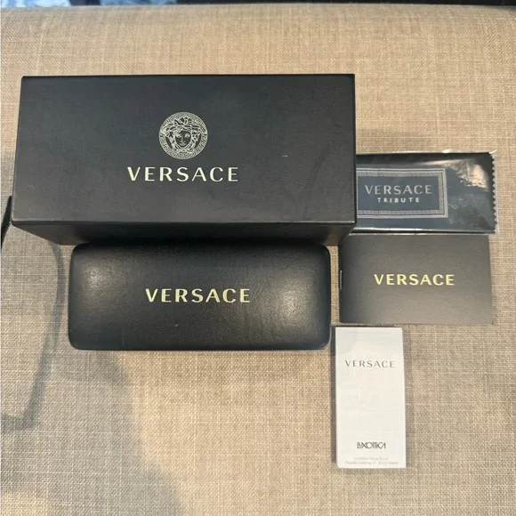 Versace Sunglasses Model 2198 See All Pics Left Side Needs To Be Tightened - Picture 2 of 10